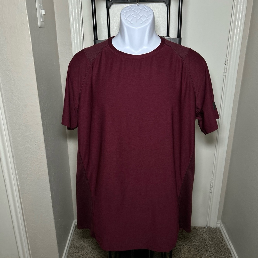 Under Armour Men's Burgundy Short Sleeve Tee